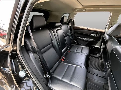 Used 2023 Nissan Rogue SV w/ SV Premium B Package FWD image 19