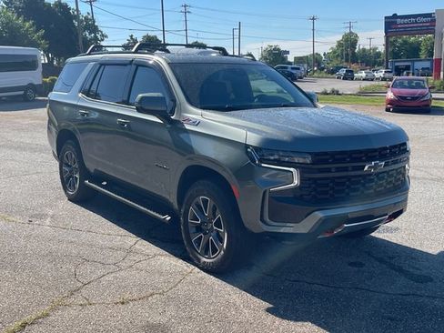 Used 2023 Chevrolet Tahoe Z71 w/ Luxury Package AWD/4WD image 3