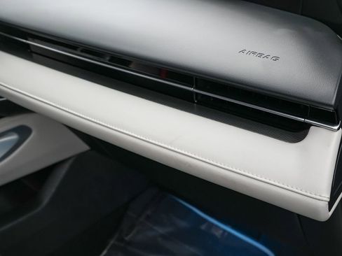 Used 2025 Lincoln Nautilus Premier image 35