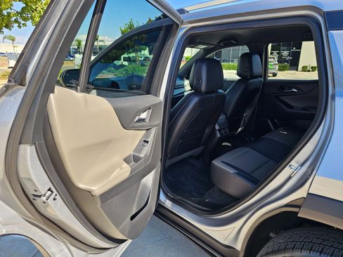 Used 2025 Chevrolet Equinox LT w/ Convenience Package II image 18