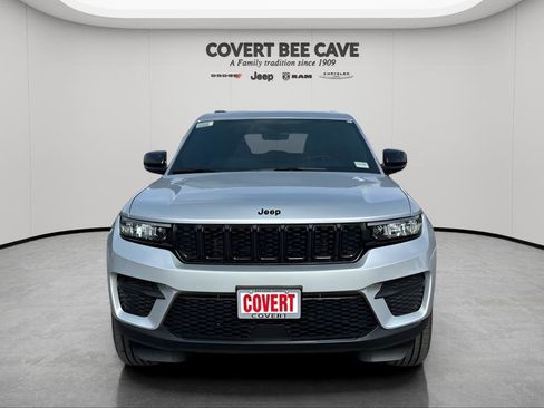 New 2025 Jeep Grand Cherokee Altitude image 2