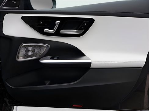 Used 2025 Mercedes-Benz C 300 4MATIC Sedan image 13