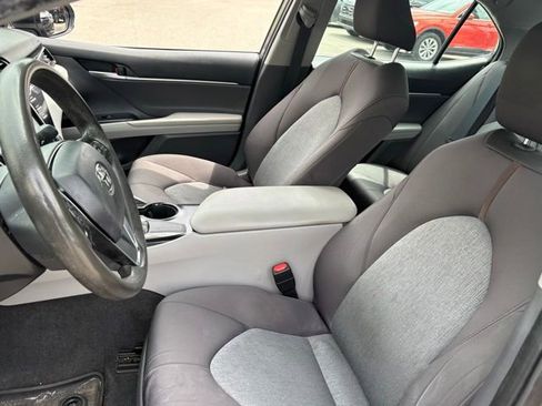 Used 2019 Toyota Camry LE FWD image 9