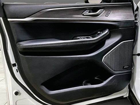 Used 2021 Jeep Grand Cherokee L Limited image 11