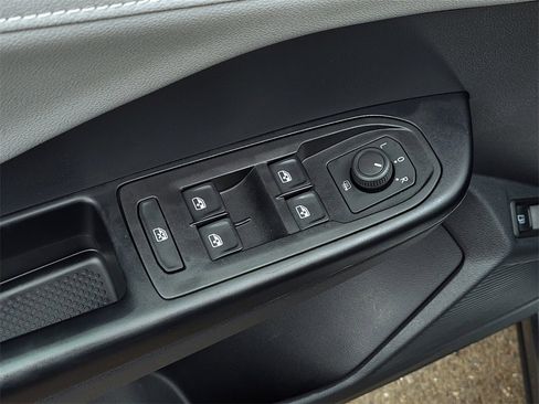 Used 2024 Volkswagen Taos SE image 11