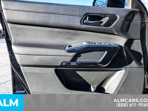 Used 2025 Nissan Pathfinder SV image 45