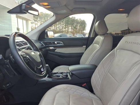 Used 2017 Ford Explorer Platinum image 7