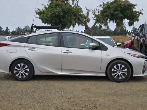Used 2021 Toyota Prius Prime Limited w/ Carpet Mat Package (TMS) FWD image 3