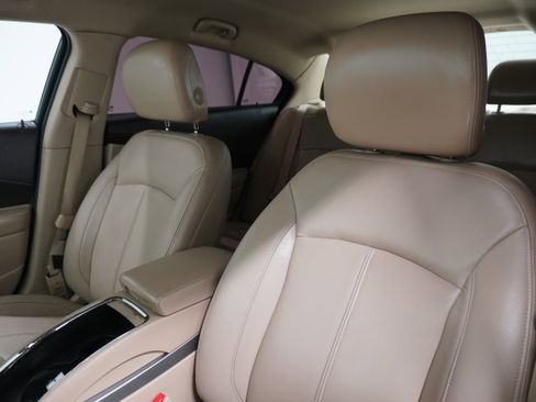 Used 2011 Buick LaCrosse CXL image 9