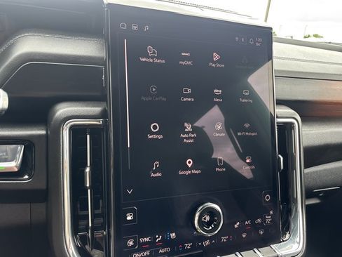 Used 2025 GMC Yukon Denali RWD image 34