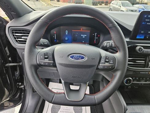 Used 2025 Ford Escape ST-Line image 25