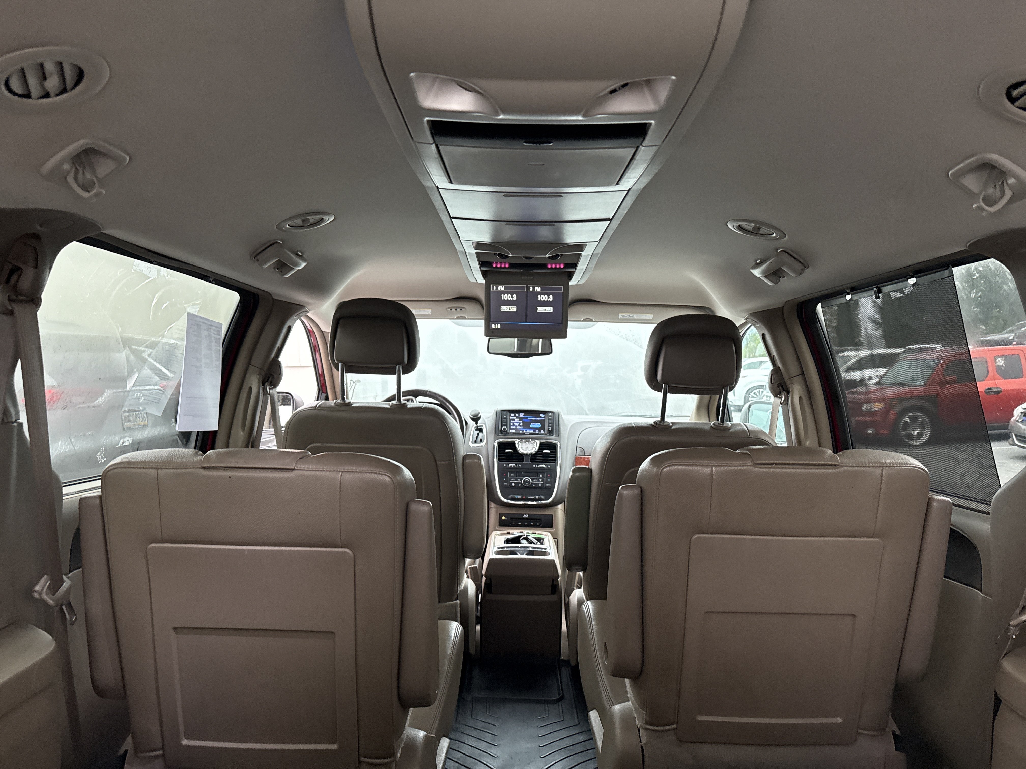 Used 2014 Chrysler Town & Country Touring-L w/ Driver Convenience Group FWD image 11