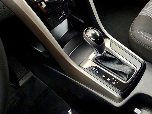Used 2016 Hyundai Elantra GT FWD image 16