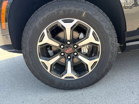 New 2026 GMC Yukon XL AT4 w/ AT4 Premium Plus Package AWD/4WD image 10