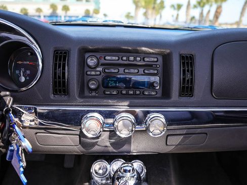 Used 2006 Chevrolet SSR w/ Preferred Equipment Group RWD image 54