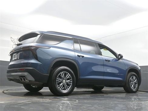 Used 2025 Chevrolet Traverse LT image 34
