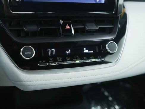 Used 2025 Toyota Corolla SE image 21