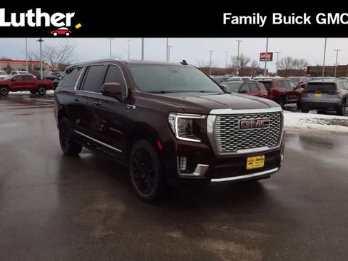 Used 2022 GMC Yukon XL Denali image 1
