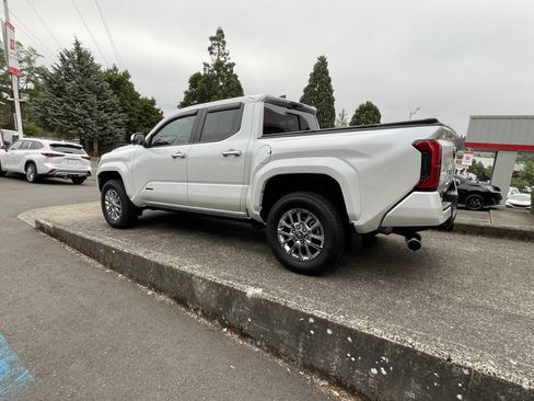 Certified 2025 Toyota Tacoma Limited AWD/4WD image 5
