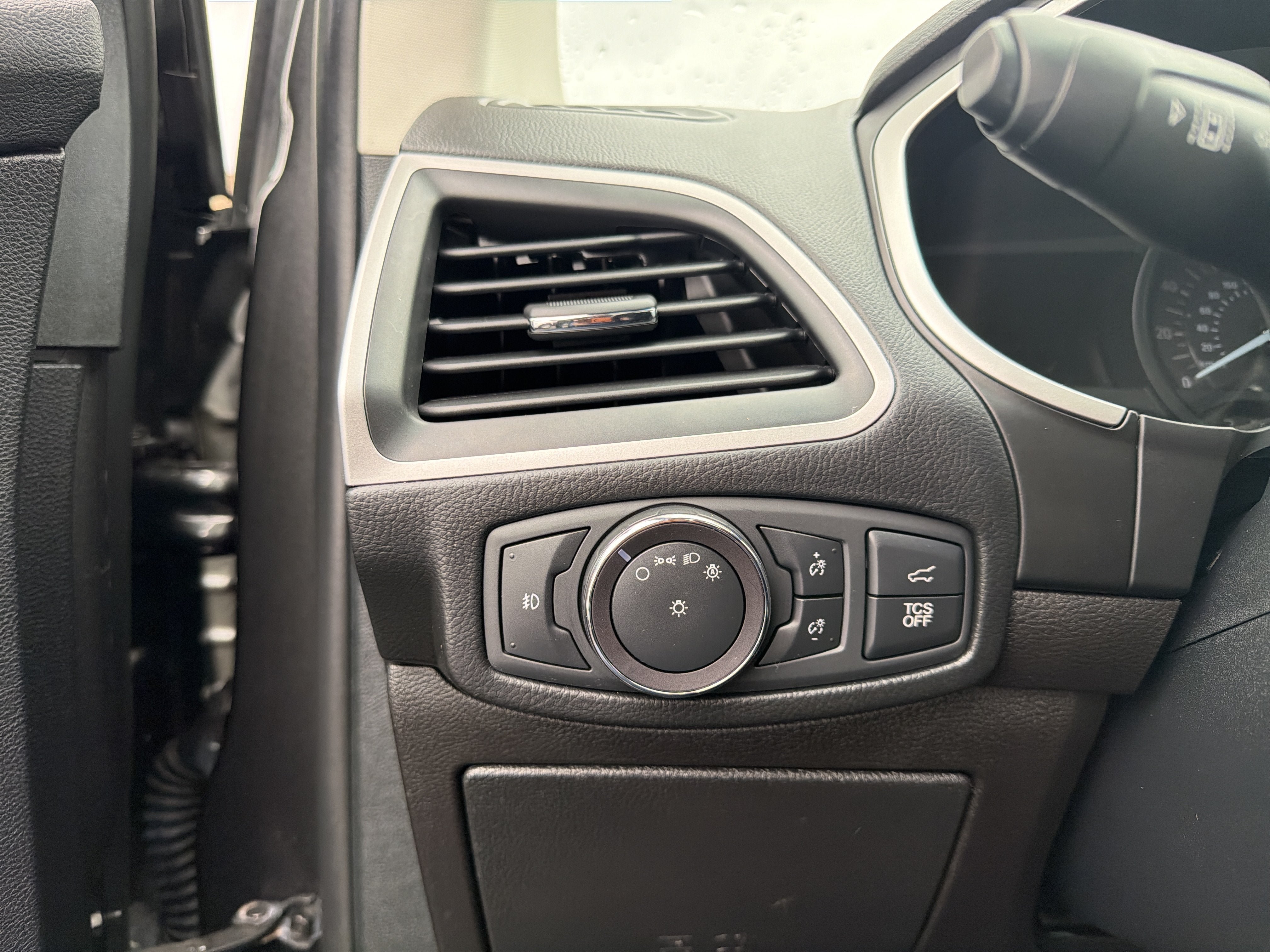 Used 2019 Ford Edge SEL w/ Equipment Group 201A AWD/4WD image 15