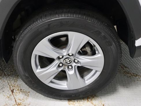 Used 2025 Toyota RAV4 XLE AWD/4WD image 19