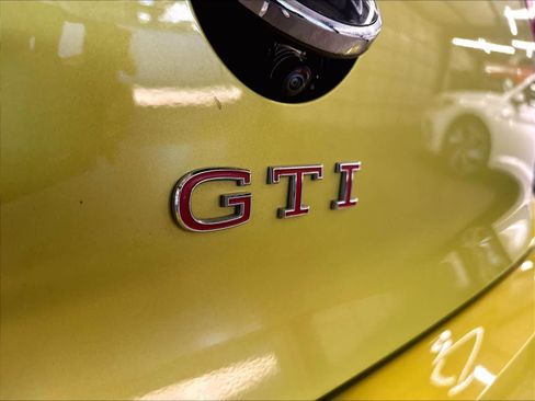 Used 2022 Volkswagen GTI Autobahn FWD image 27