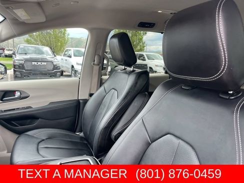 Used 2024 Chrysler Pacifica Limited FWD image 15