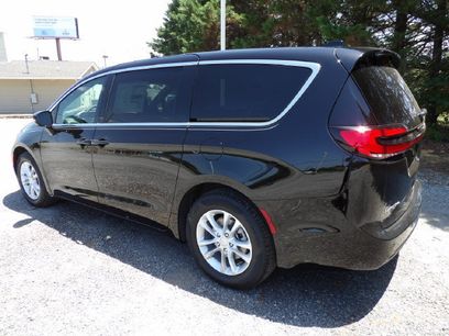 New 2027 Chrysler Pacifica Select