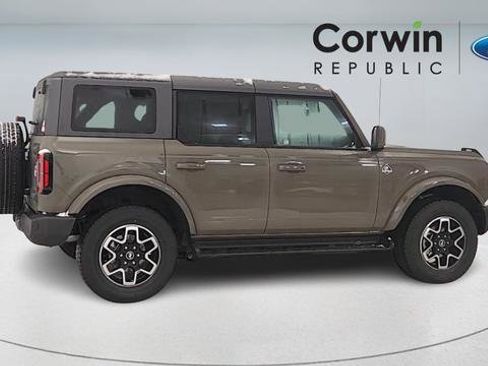 New 2025 Ford Bronco Outer Banks image 8