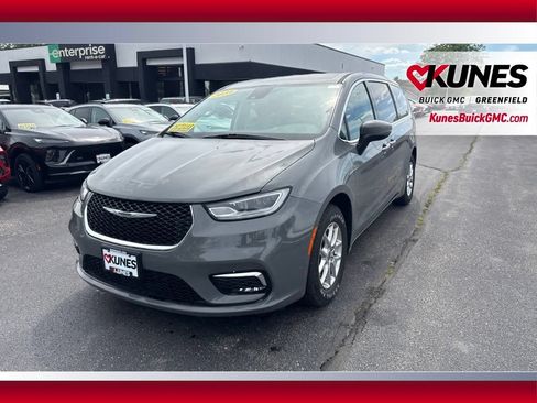 Used 2023 Chrysler Pacifica Touring-L FWD image 14