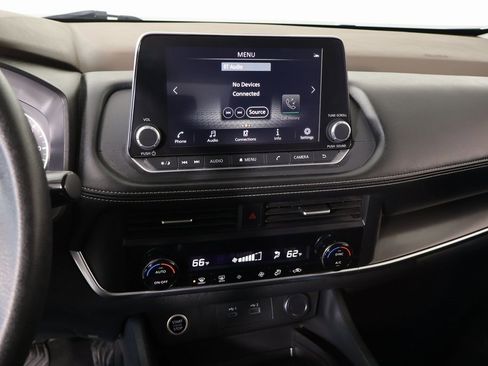 Used 2023 Nissan Rogue SV image 5