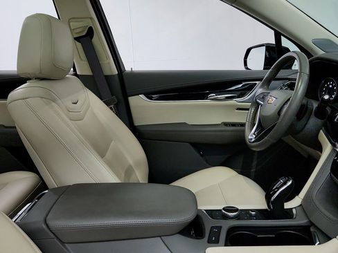 Certified 2024 Cadillac XT6 Premium Luxury w/ Technology Package AWD/4WD image 31