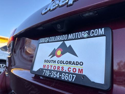 Used 2019 Jeep Grand Cherokee Overland image 12