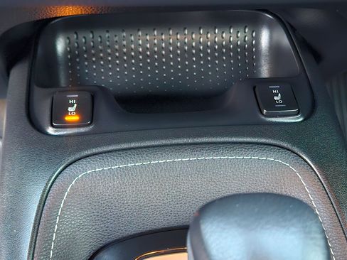 Used 2020 Toyota Corolla XSE image 27