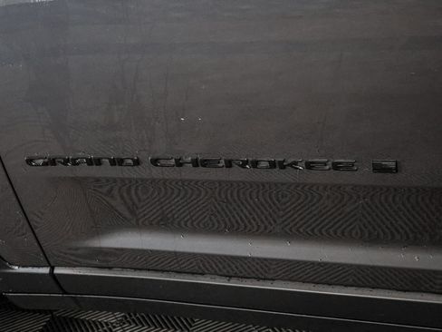 Used 2022 Jeep Grand Cherokee L Laredo AWD/4WD image 18