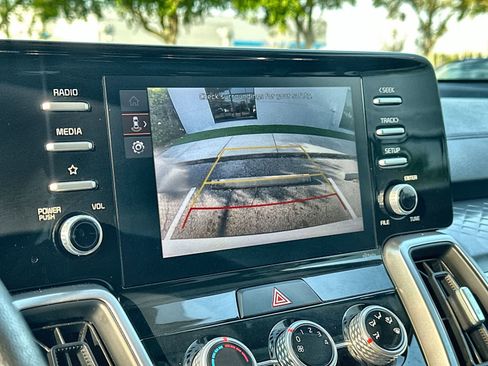 Used 2022 Kia Sorento LX image 27