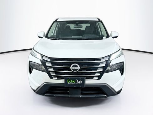 Used 2024 Nissan Rogue SV FWD image 2