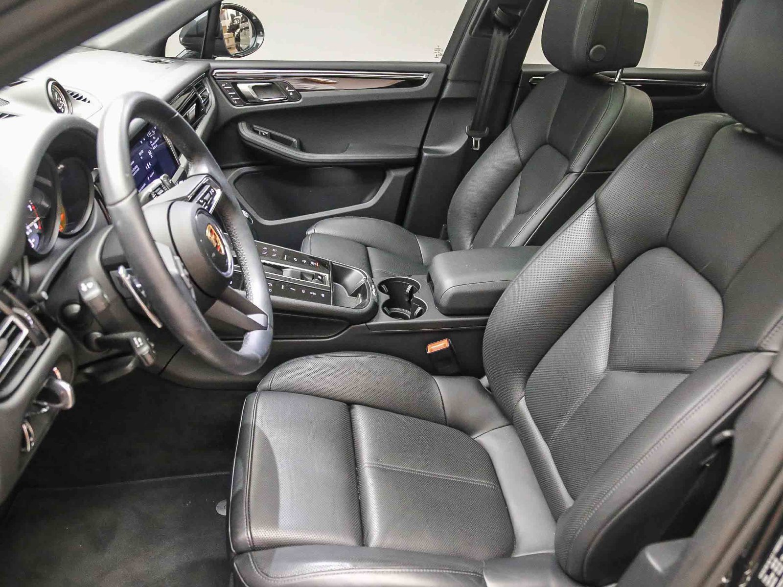 Certified 2025 Porsche Macan S AWD/4WD image 22