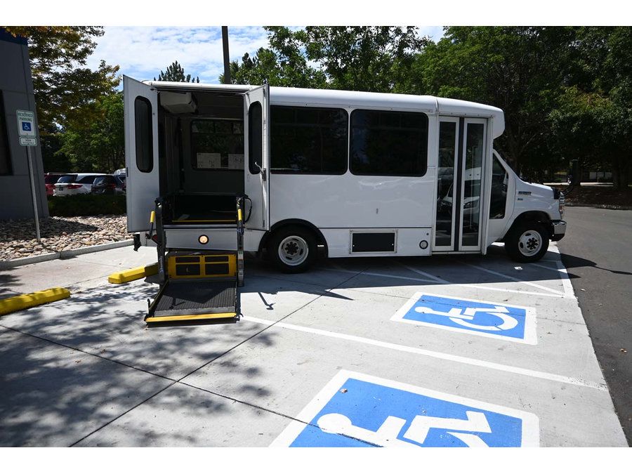 Used 2015 Ford E-350 and Econoline 350 Super Duty RWD image 17