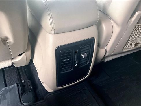 Used 2018 Jeep Grand Cherokee Laredo image 24