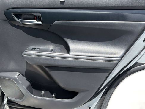 Used 2023 Toyota Highlander XLE FWD image 33