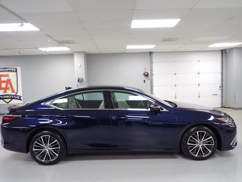 Used 2022 Lexus ES 250 w/ Premium Package image 19