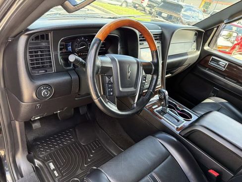 Used 2017 Lincoln Navigator Select RWD image 19