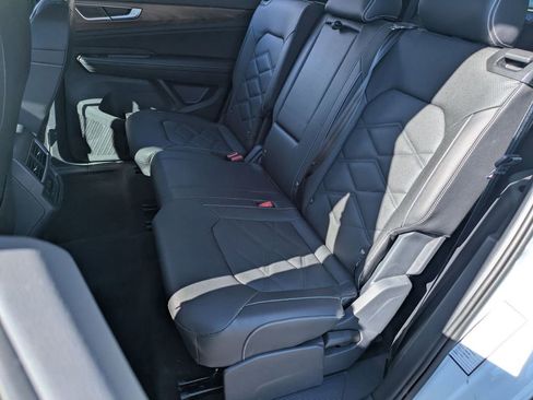 Used 2025 Volkswagen Atlas SE image 25