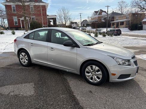 Used 2014 Chevrolet Cruze LS image 10