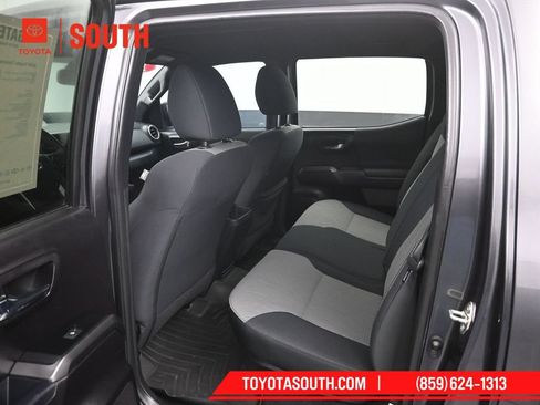 Used 2020 Toyota Tacoma TRD Off-Road AWD/4WD image 10