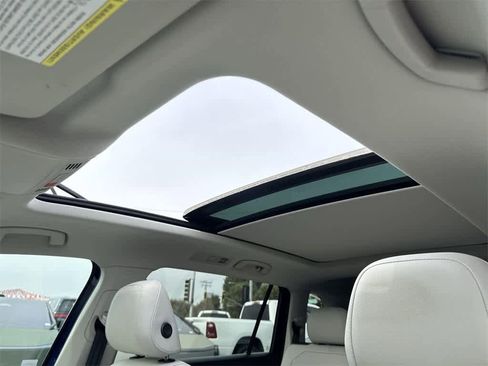 Used 2022 Volkswagen Tiguan SE image 11