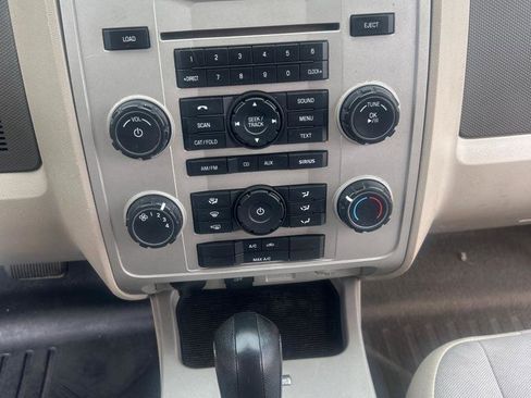 Used 2011 Ford Escape XLT w/ Class II Trailer Tow Pkg image 9