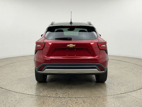 Used 2025 Chevrolet Trax LT w/ LT Convenience Package FWD image 7