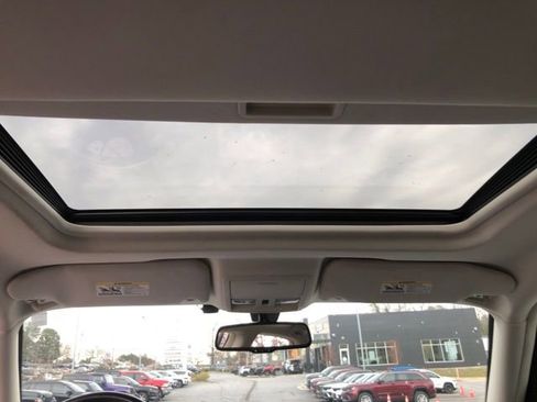 Used 2010 Chrysler 300 Touring image 36